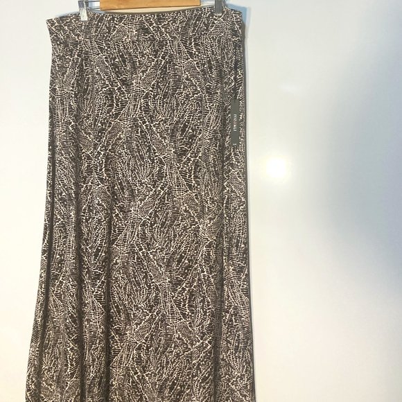 Roz & Ali Black and Cream Abstract Print Maxi Skirt NWT - Picture 2 of 9